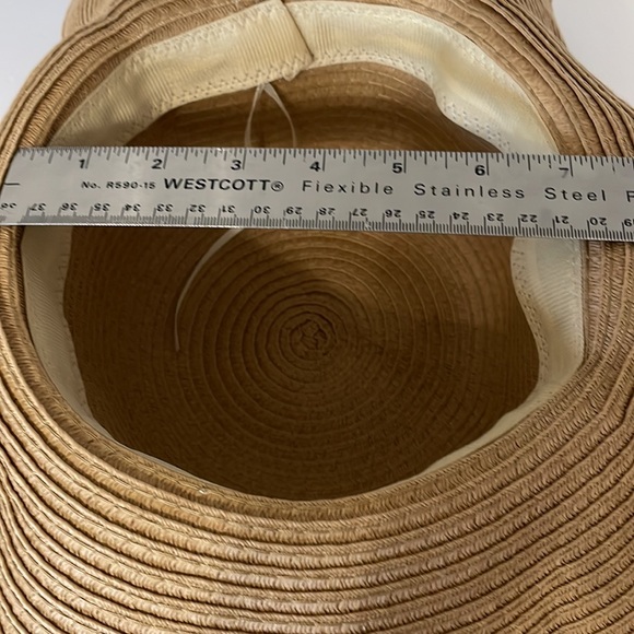 A Packable Beach Hat inside circumference 23 inches estimate. Pull ribbon adj. - Picture 8 of 11